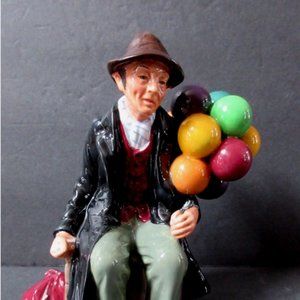 Royal Doulton Porcelain Figurine Balloon Man HN1954  7-1/4"  Mint condition